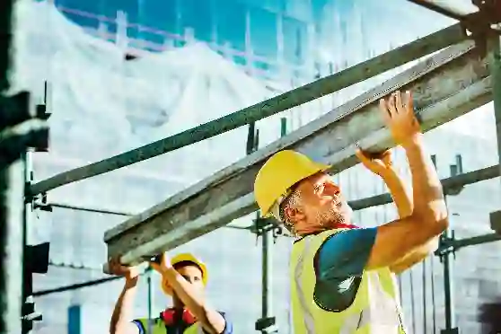 Handwerker auf dem Bau - Gothaer Unfallversicherung Handwerker auf dem Bau - Gothaer Unfallversicherung